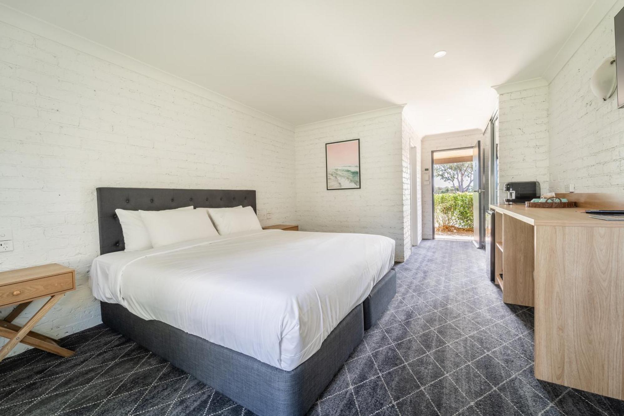 Lakeview Hotel Motel Shellharbour Exterior photo