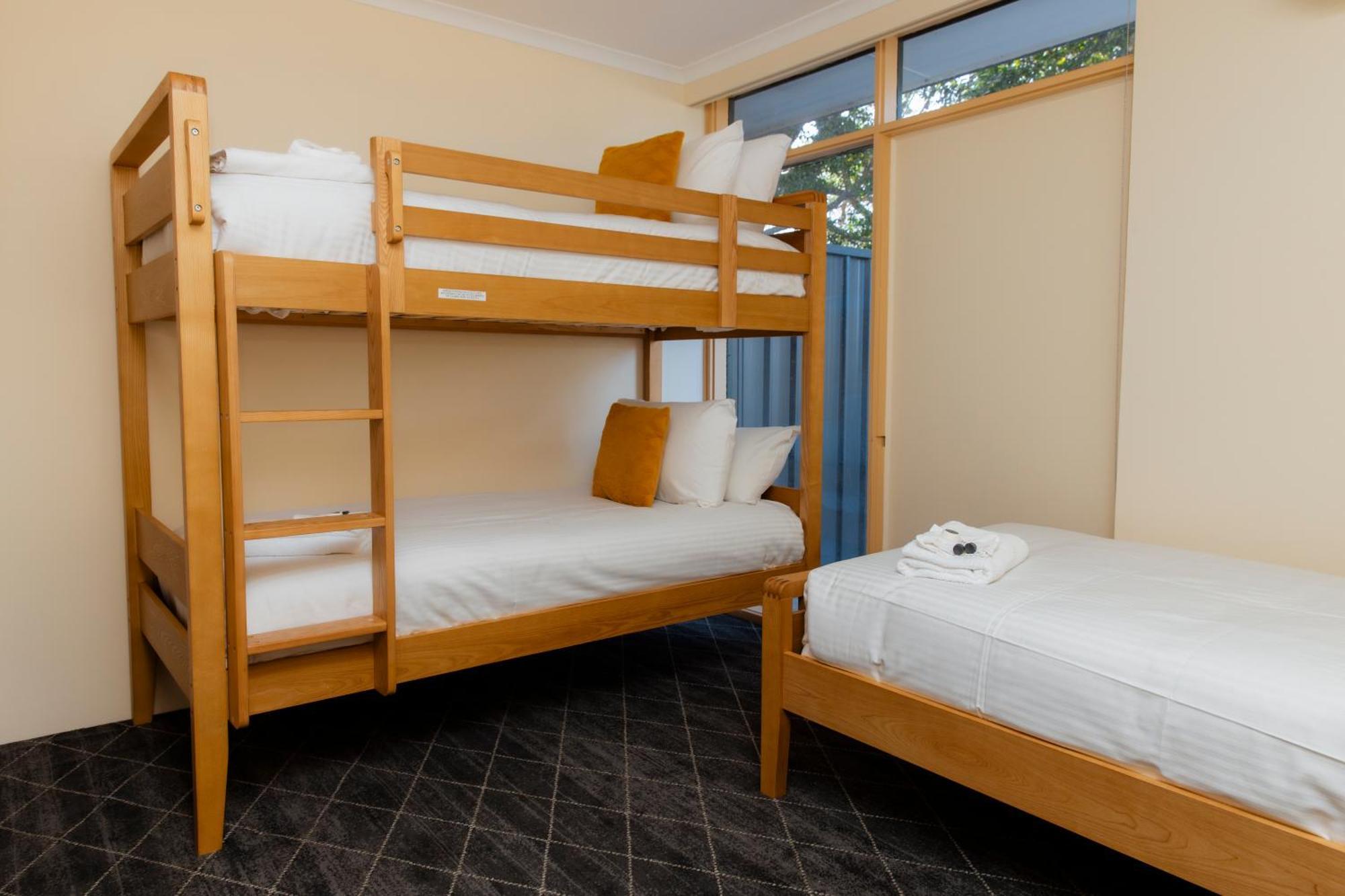 Lakeview Hotel Motel Shellharbour Exterior photo